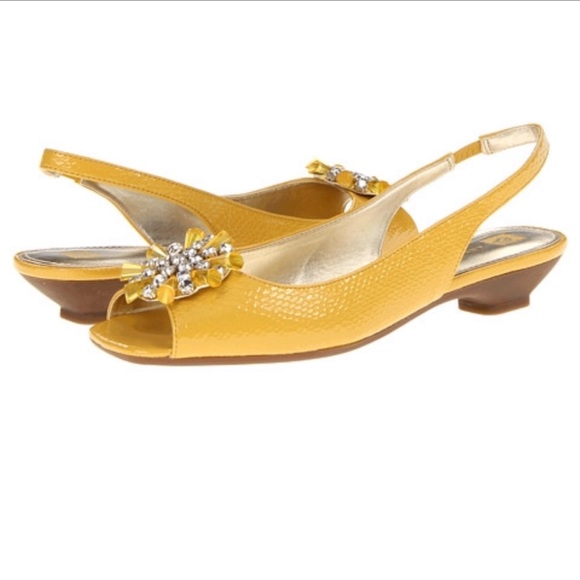 Shoes - Anne Klein Iflex Junior Yellow Sandal Flats Shoe 8